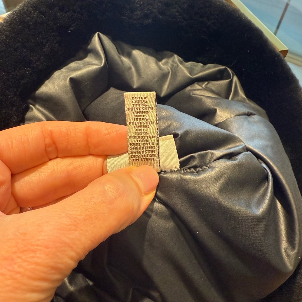 UGG Quilted Black Bucket Hat - Picture 6 of 6